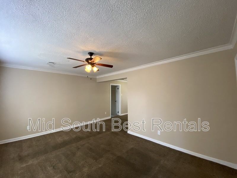 1122 Woodbury St - Photo 5 of 15