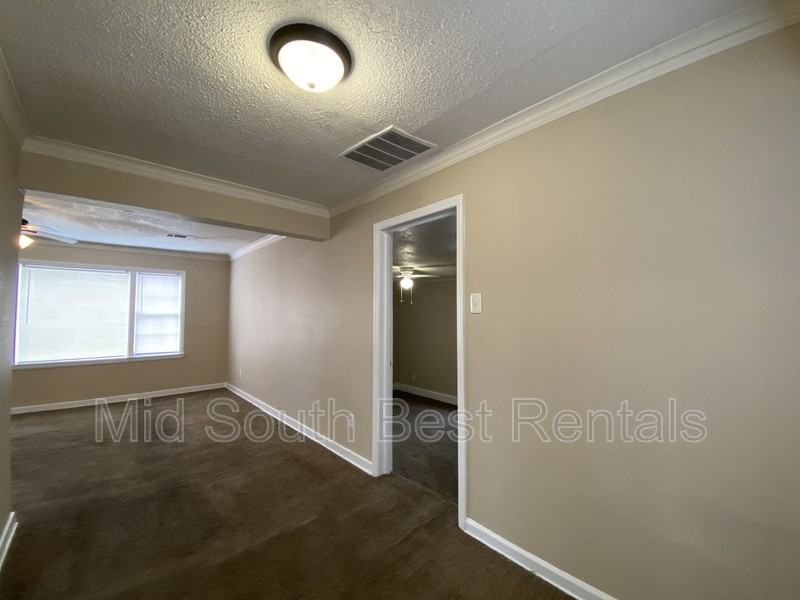 1122 Woodbury St - Photo 6 of 15