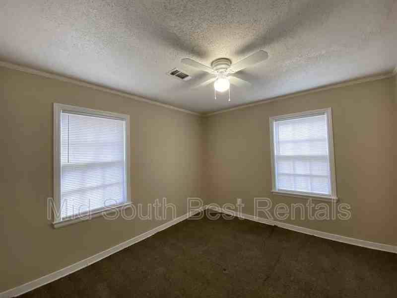 1122 Woodbury St - Photo 7 of 15