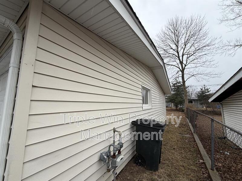 2460 Saint Catherine St - Photo 3 of 33