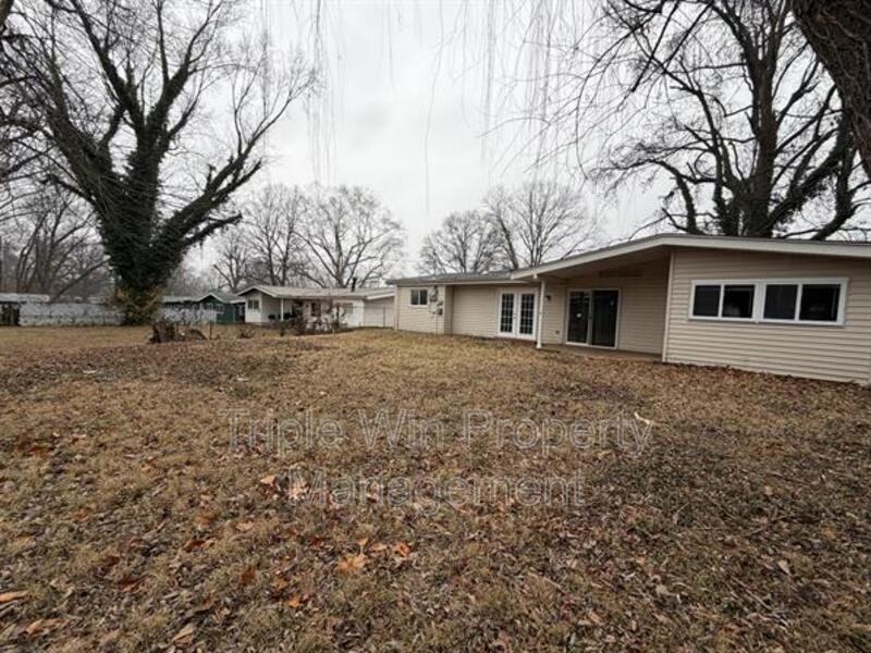 2460 Saint Catherine St - Photo 6 of 33