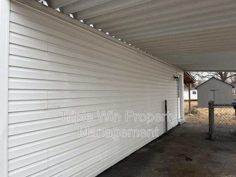 1452 Redman Blvd - Photo 4 of 31