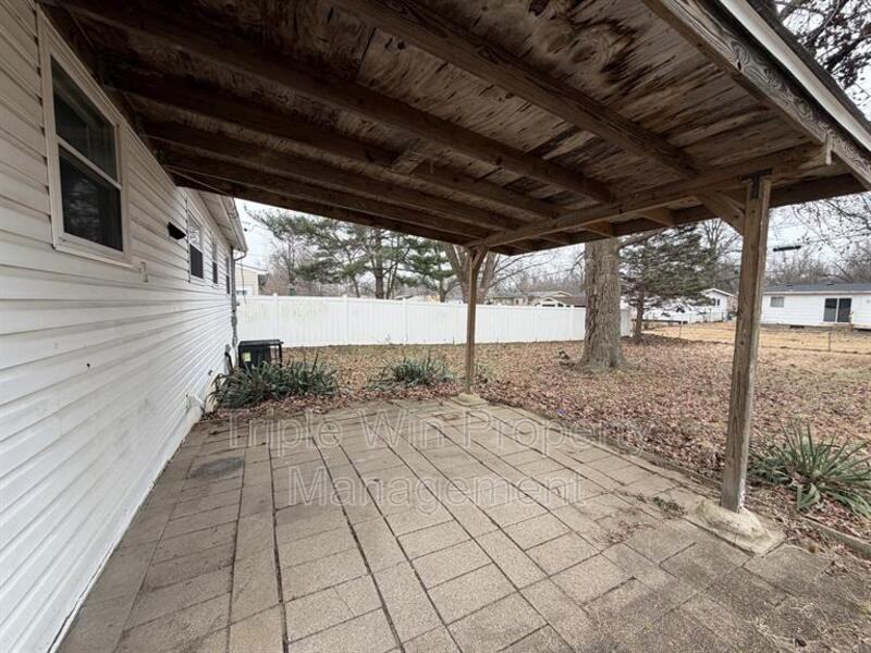 1452 Redman Blvd - Photo 5 of 31