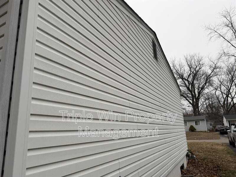 1452 Redman Blvd - Photo 7 of 31