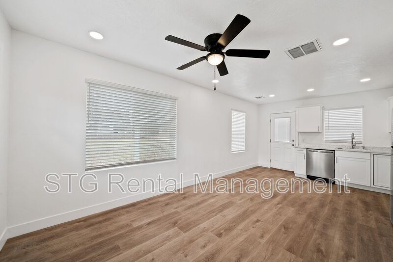 300 Wn #1 - Photo 5 of 14
