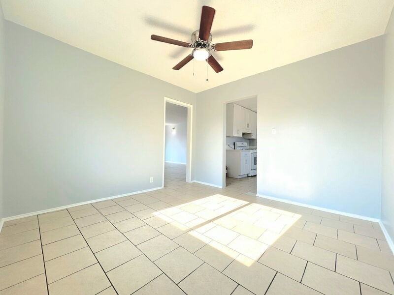 8118 Stanford Ave - Photo 5 of 18