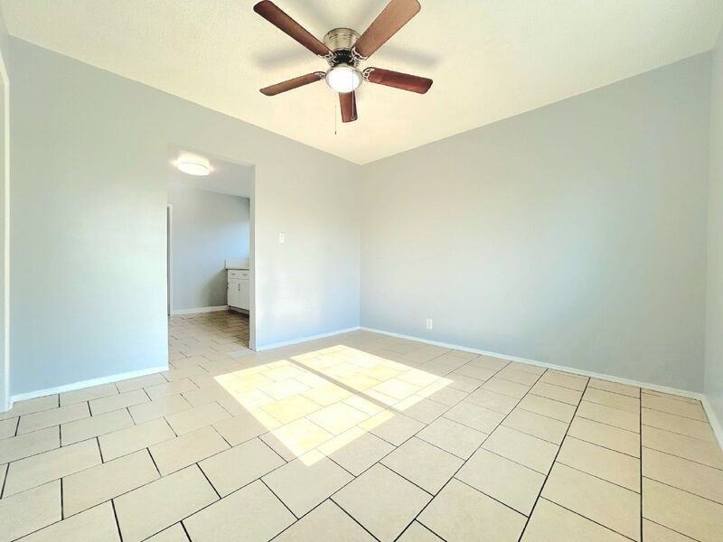 8118 Stanford Ave - Photo 6 of 18