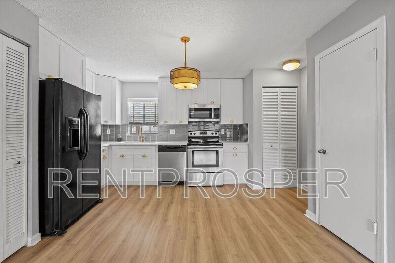 317 E Amelia St #4 - Photo 4 of 21