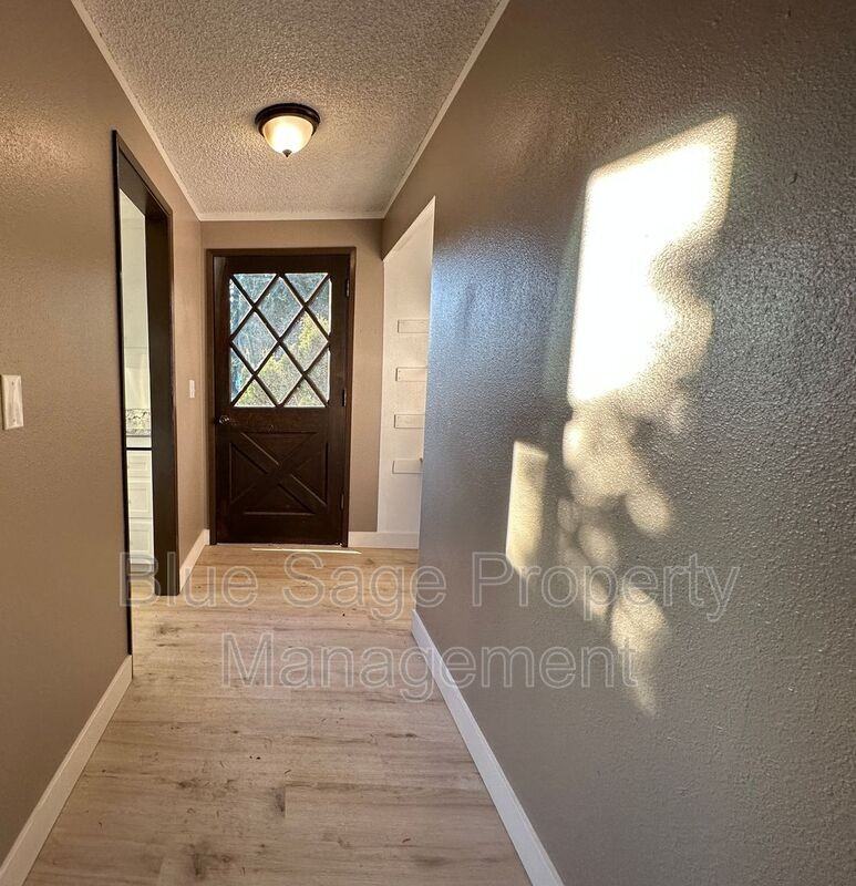 43 Breeze Way - Photo 2 of 17