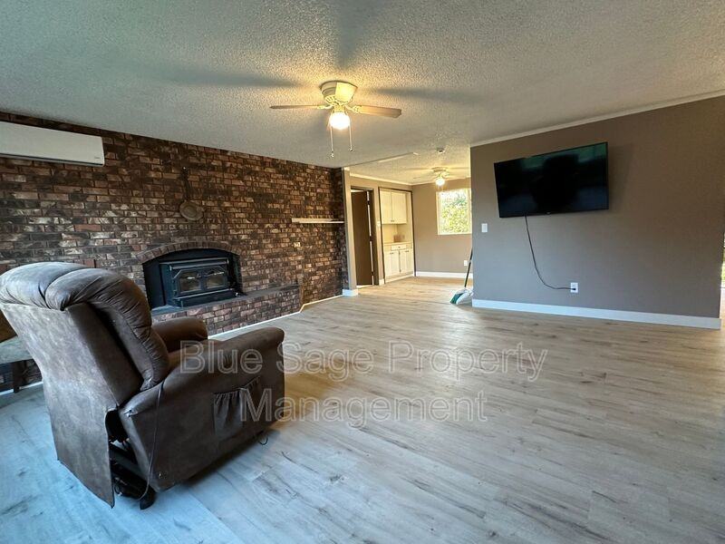 43 Breeze Way - Photo 4 of 17