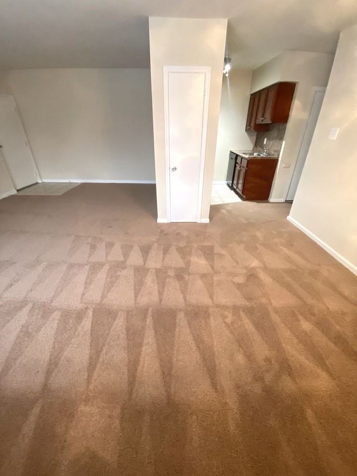 Oak Tree Apartments - Photo 3 of 30