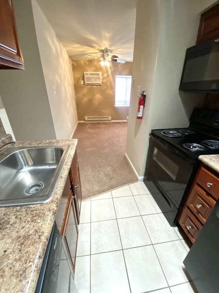 Oak Tree Apartments - Photo 6 of 30