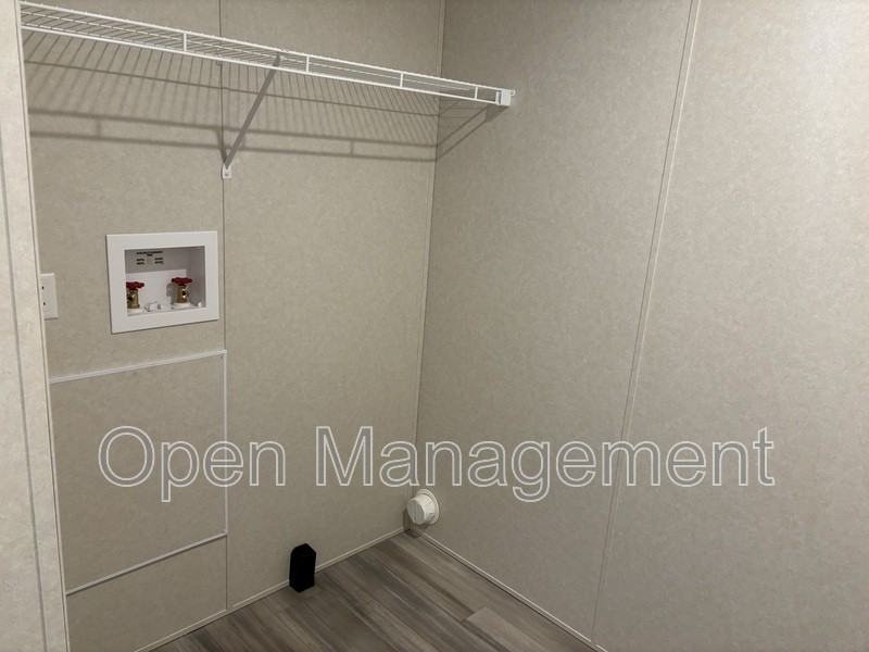 16 English Village Park - Photo 6 of 8