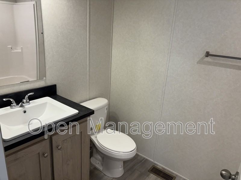 16 English Village Park - Photo 7 of 8