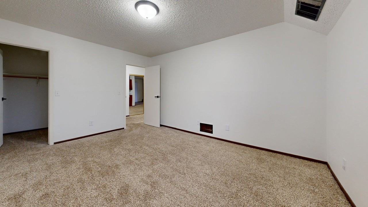 215 E Arbor (Bismarck,ND) - Photo 6 of 22