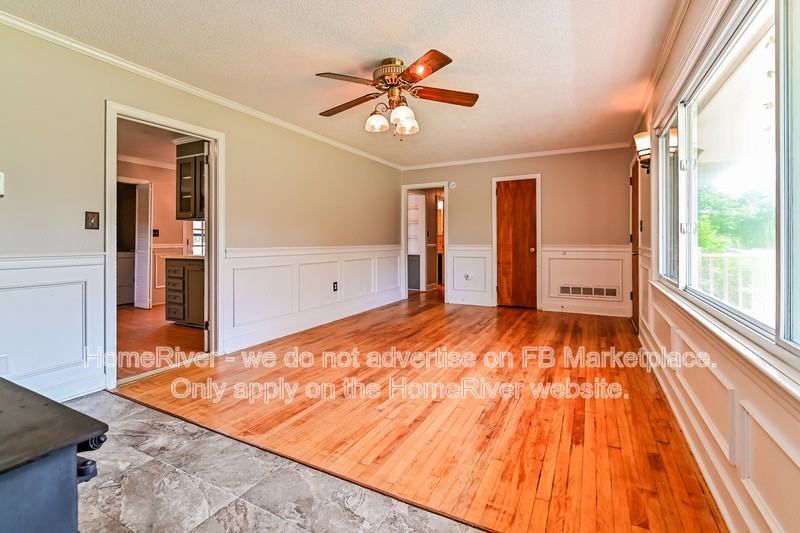 1103 Eastmont Dr - Photo 4 of 20