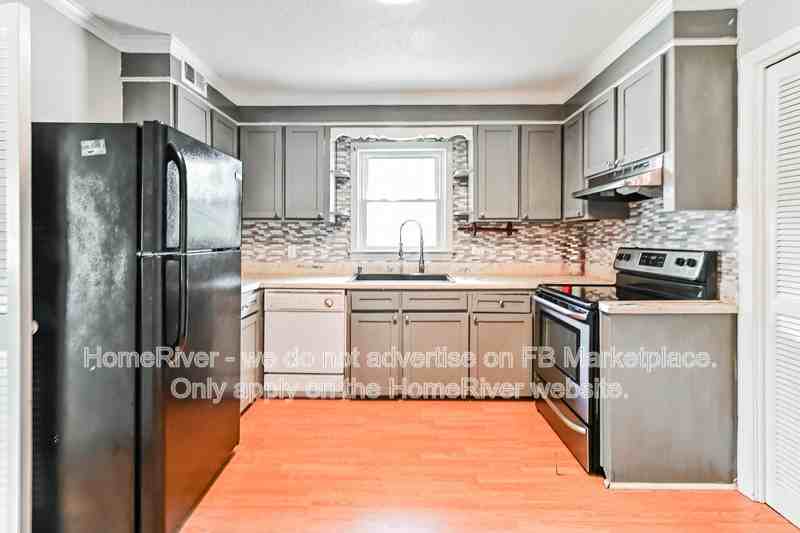 1103 Eastmont Dr - Photo 5 of 20