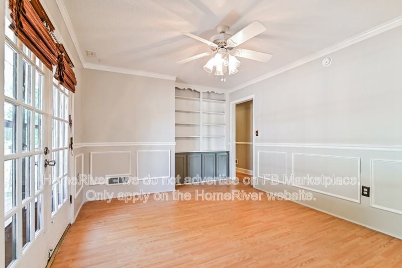 1103 Eastmont Dr - Photo 6 of 20