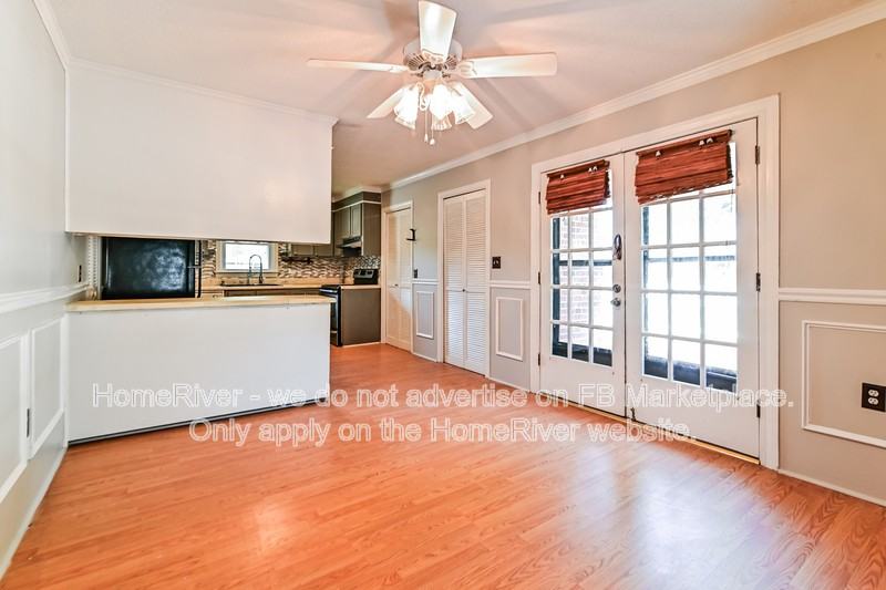 1103 Eastmont Dr - Photo 7 of 20