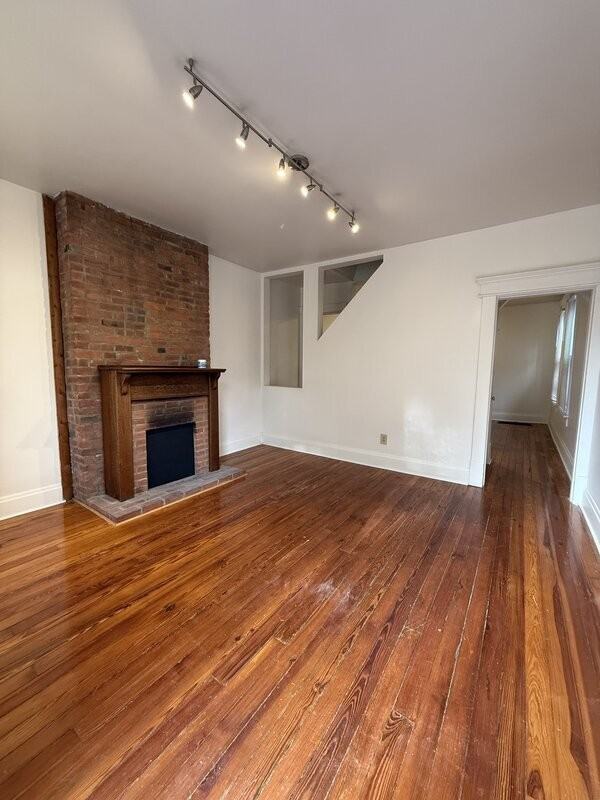 458 E Sycamore St #458 - Photo 3 of 45