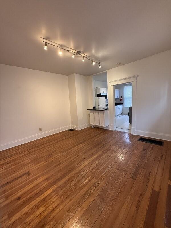 458 E Sycamore St #458 - Photo 6 of 45