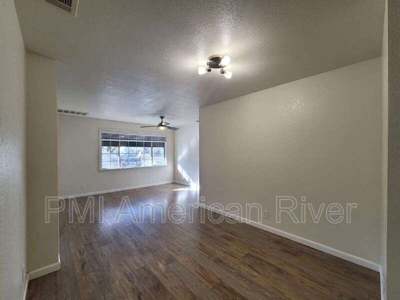 2525 J St #A - Photo 6 of 12