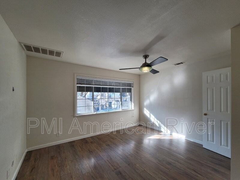 2525 J St #A - Photo 7 of 12