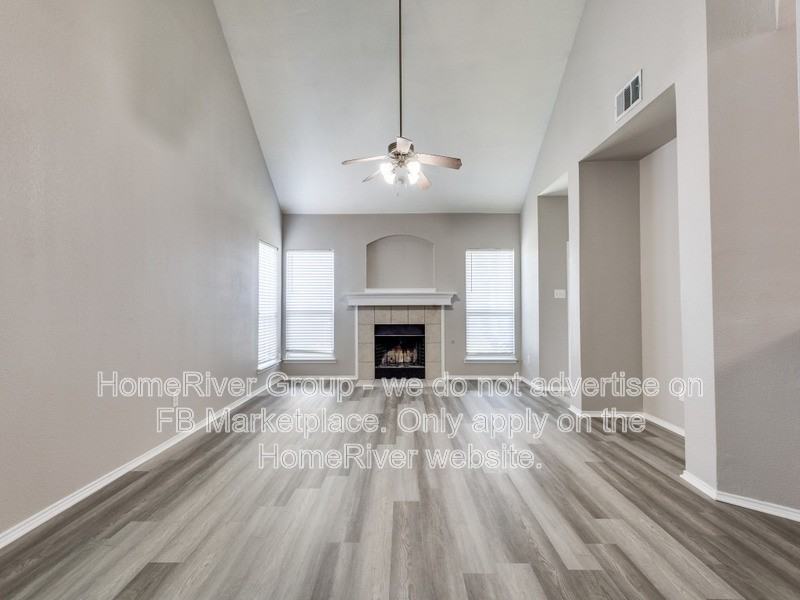 9736 Old Field Dr - Photo 2 of 18