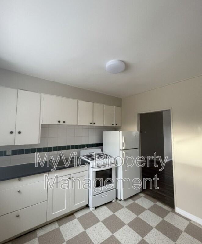 8255 95 Ave Nw - Photo 3 of 7