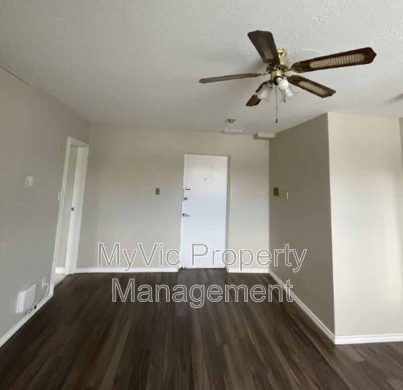 8255 95 Ave Nw - Photo 5 of 7