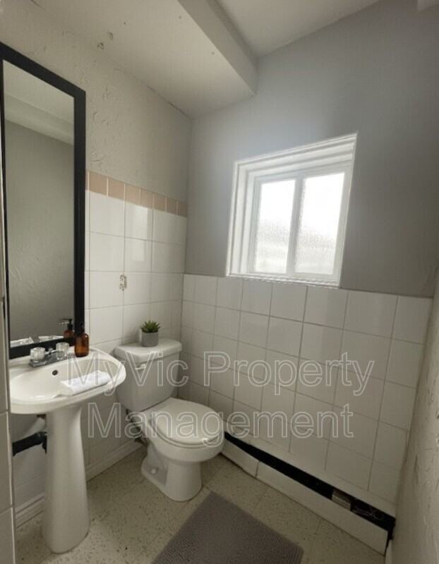 8255 95 Ave Nw - Photo 6 of 7