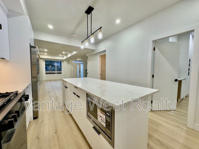 754 Raymer Ave - Photo 4 of 39