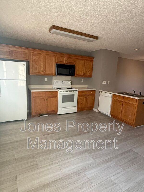 805 Grove St - Photo 3 of 8