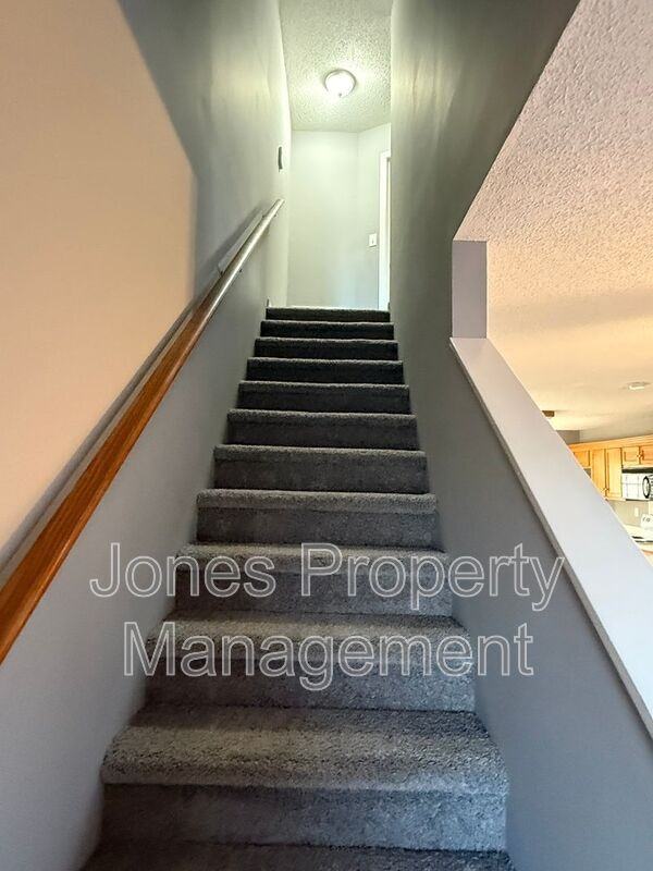 805 Grove St - Photo 5 of 8