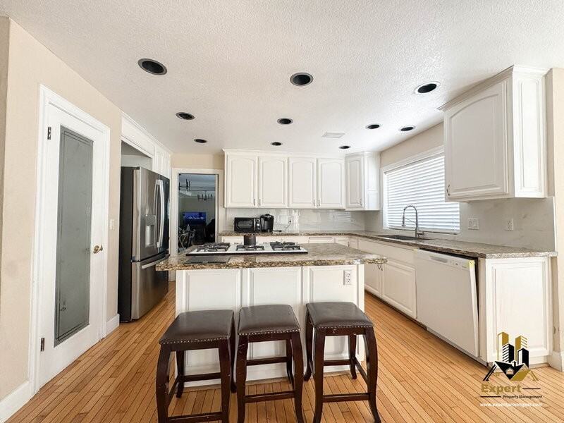 4817 Breckenridge Ct - Photo 4 of 16