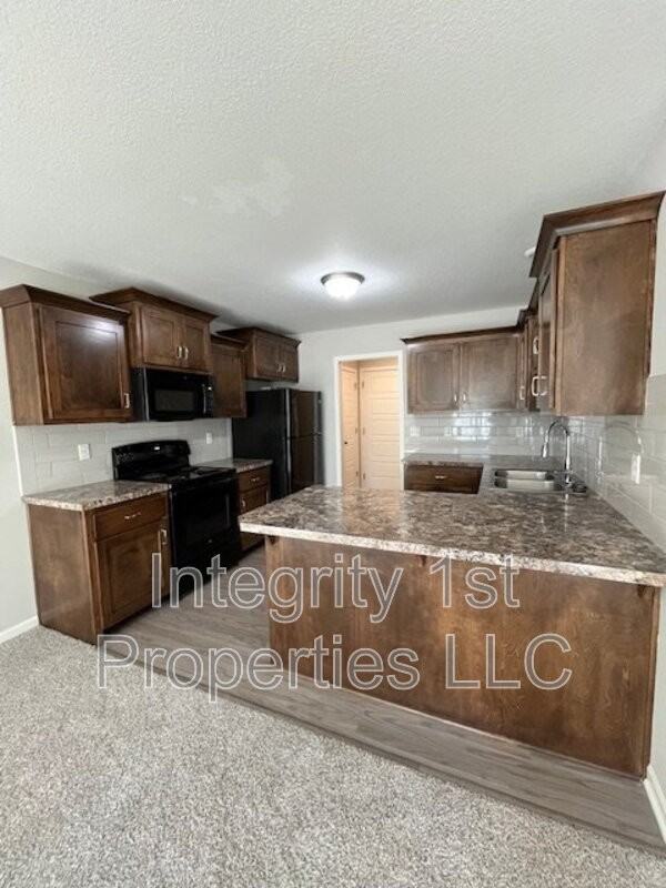 6339 Ne 44th St - Photo 2 of 9