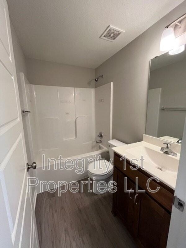 6339 Ne 44th St - Photo 4 of 9