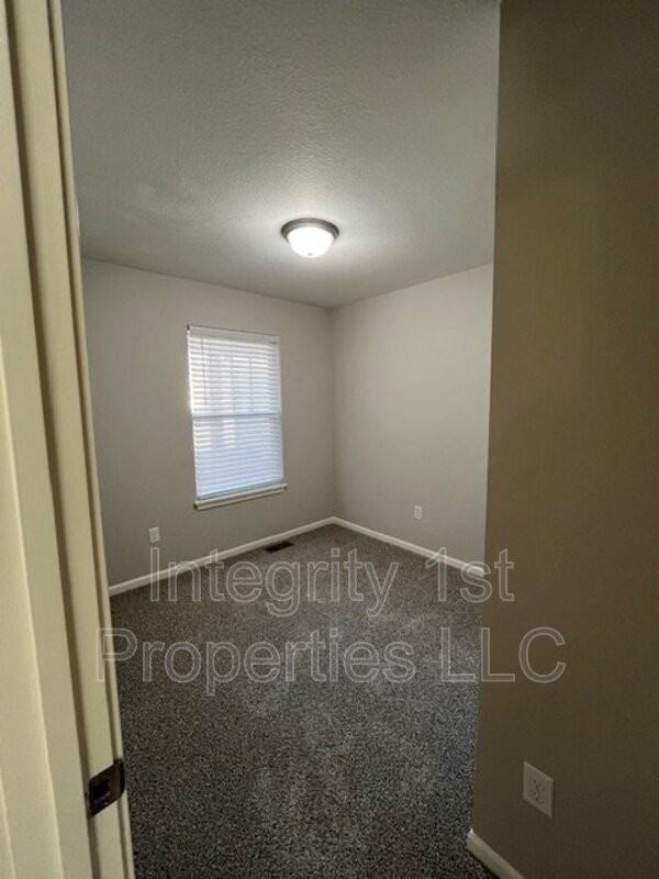 6339 Ne 44th St - Photo 5 of 9