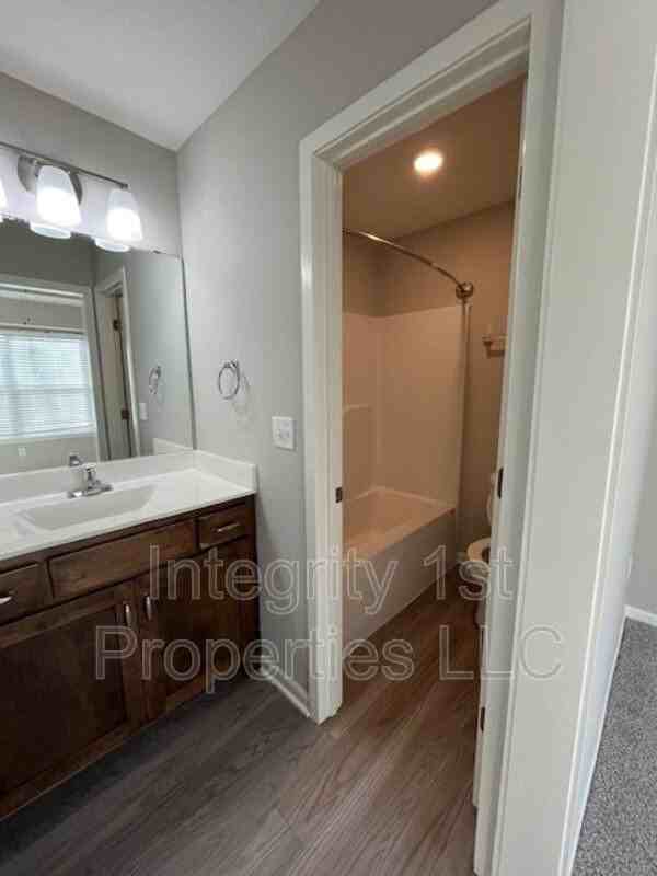 6339 Ne 44th St - Photo 7 of 9
