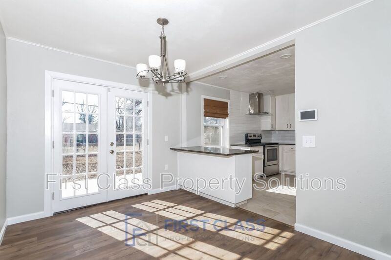 2236 Carlton Way - Photo 4 of 19