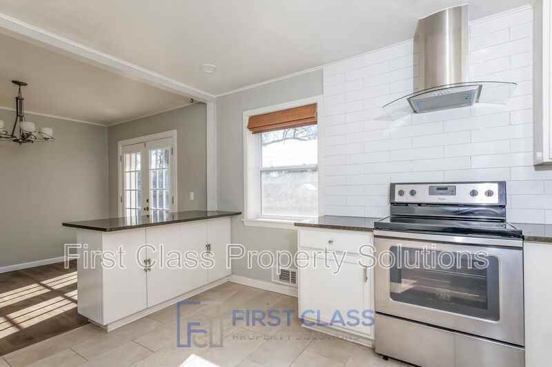 2236 Carlton Way - Photo 3 of 19