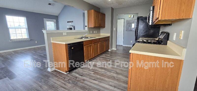 10623 Campion Ct - Photo 7 of 22