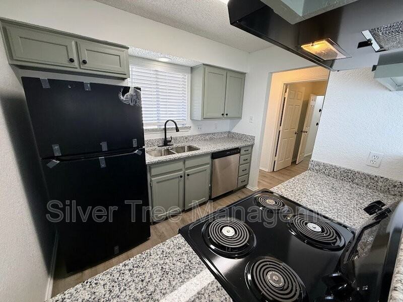 2326 Summer Place Dr - Photo 2 of 23