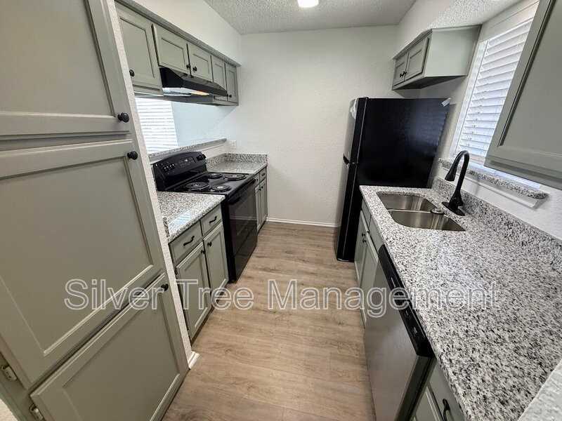 2326 Summer Place Dr - Photo 3 of 23