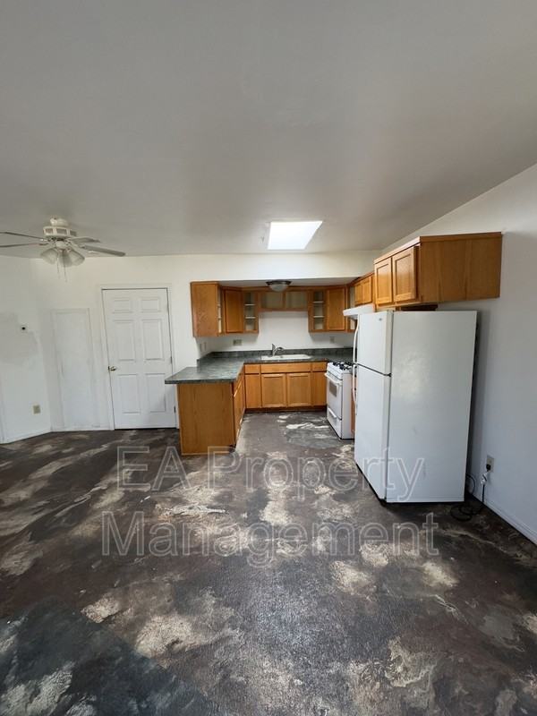 1367 Young Ave Sw #A - Photo 4 of 9