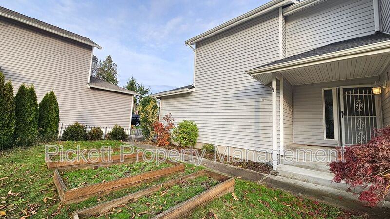 4301 Cobblestone Ln Ne - Photo 5 of 34
