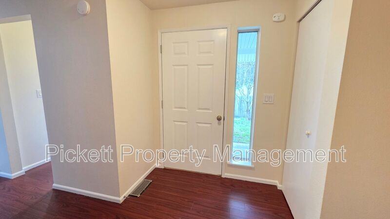 4301 Cobblestone Ln Ne - Photo 7 of 34