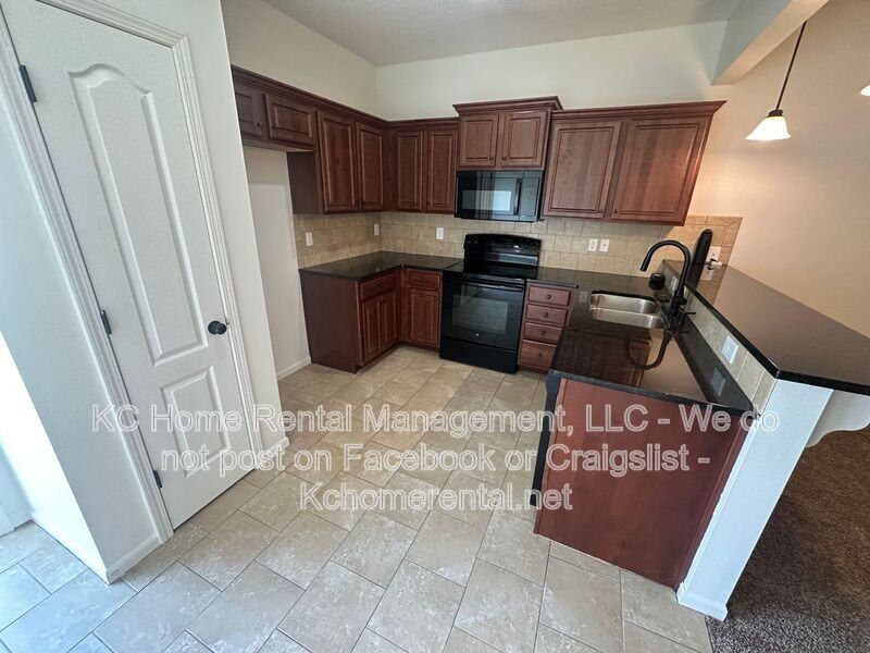 12744 New Jersey Ct - Photo 6 of 41