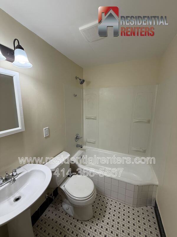 2240 S 82nd St - Photo 5 of 8