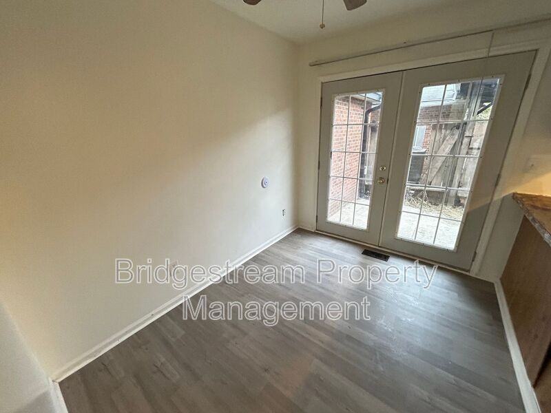 953 Taylorsview Dr - Photo 5 of 10